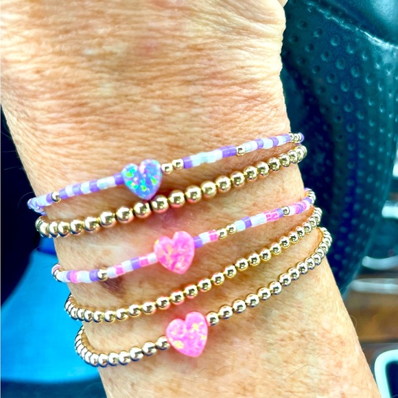 Heart 💘
Handmade 14k gold filled mother of pearl & quartz heart bracelet - Picture 5 of 7